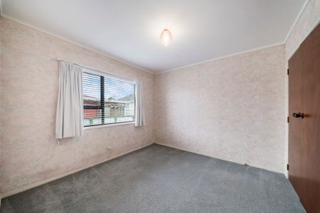 Beautiful Family Home in Blockhouse Bay - Photo 2