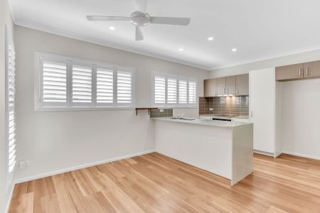 Beautifully Presented with Lots of Space - Photo 5