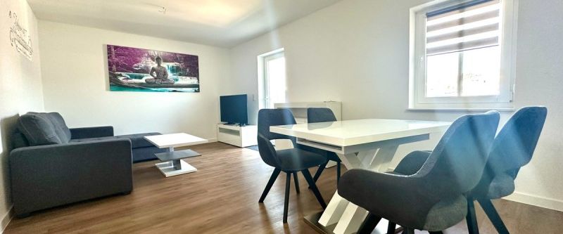 Hochwertig sanierte 4-Raum-Wohnung mit EBK, Balkon und Fahrstuhl - Ehrenfriedersdorf! - Photo 1