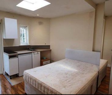 Studio to rent - Photo 2