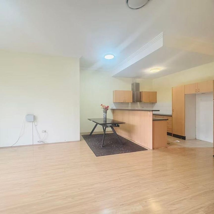Spacious 2-bedroom apartment for rent - Photo 1