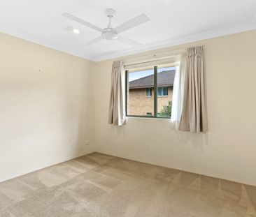 Beautifully Updated 3 Bedroom Apartment in a Convenient Location - Photo 6
