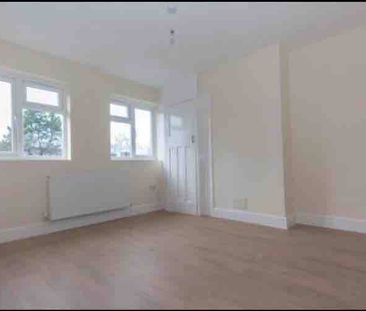 Beautiful 4/5 Bed house to let for £3500 in Wembley HA9 Available 7... - Photo 5