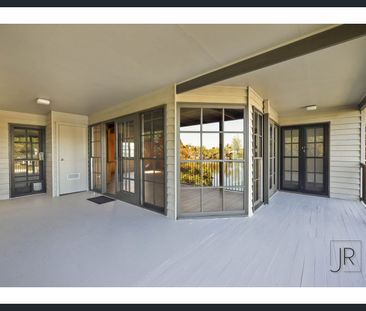 Cosy waterfront haven in the heart of Broadbeach Waters - Photo 3