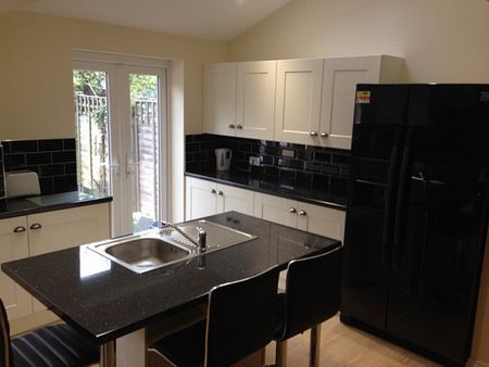 Amazing 5 Bedroom Student House - Photo 5