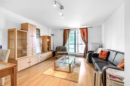 St. George Wharf, London, SW8 2LP - Photo 4