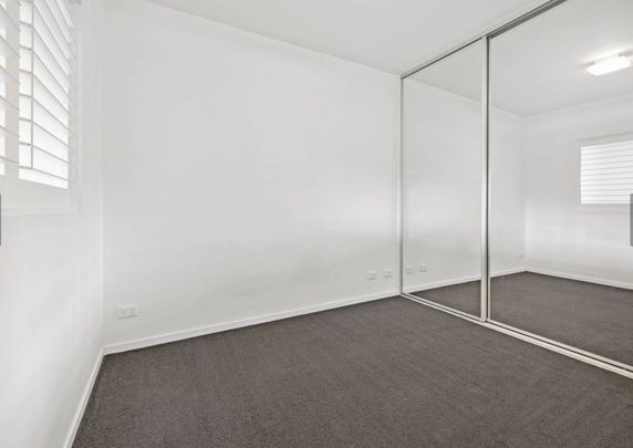 Spacious 1BR Apartment - Photo 1