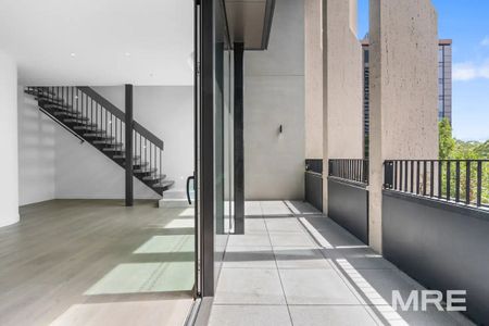 302/370 Queen Street, Melbourne - Photo 2