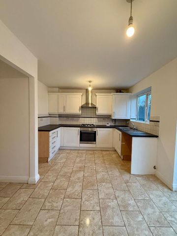 3 bedroom semi-detached house to rent - Photo 5