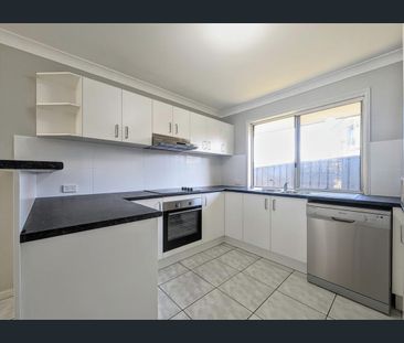 Spacious family home- Pimpama Rivers Estate, 4 Bedrooms, Separate L... - Photo 6