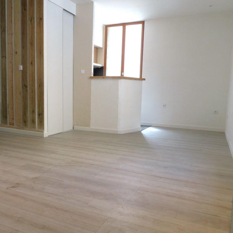 T2 Quai de la Fontaine 31m² Nîmes 420€ H.C - Photo 1
