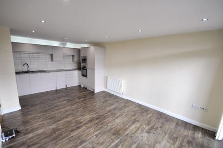 2 bedroom flat to rent - Photo 2