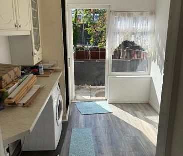 4 bedroom terraced house to rent - Photo 6