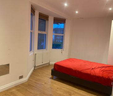2 Bed Flat, Pinner Road, HA1 - Photo 3