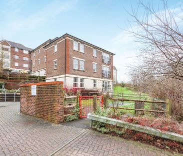 2 bedroom apartment to rent Brooklands, Haywards Heath, RH16 - Photo 2