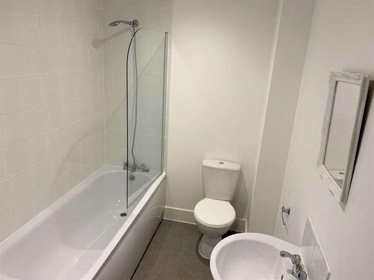 Crown House, OX16 - Photo 1