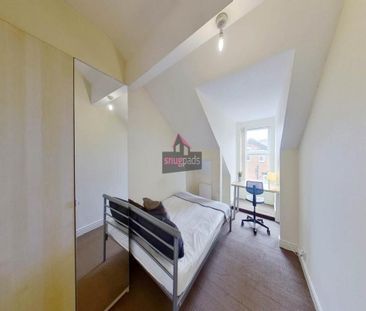 3 bedroom flat to rent - Photo 4