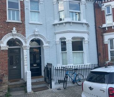 Room in a Shared House, Knoll Road, SW18 - Photo 3
