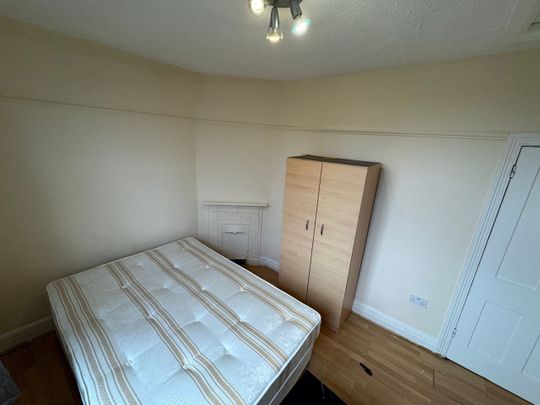 1 Bed Flat, Green Lanes, N13 - Photo 1