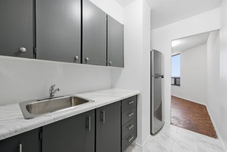 For Lease - 2350 Dundas Street Unit# 2511A, Toronto, Ontario - Photo 3