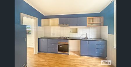 THREE BEDROOM CLOSE TO SCHOOLS AND DAYCARE - Photo 4