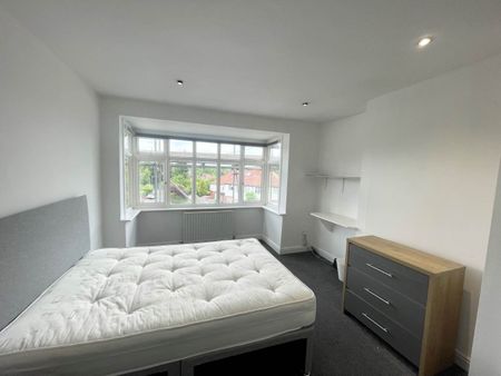 St Chads View (Room 2), Headingley , Leeds - Photo 4