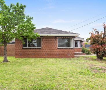 Spacious 4-Bedroom Home with Modern Amenities in Lalor - Photo 5