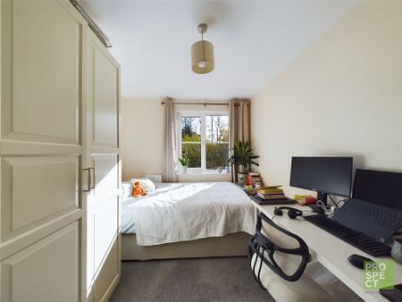 2 bedroom Flat in Kingswood Close, Camberley - Photo 4