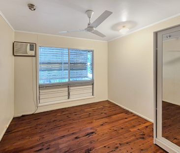 Located in a quiet cul-de-sac, family friendly area with convenient... - Photo 4