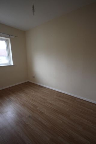 3 bedroom flat to rent - Photo 2