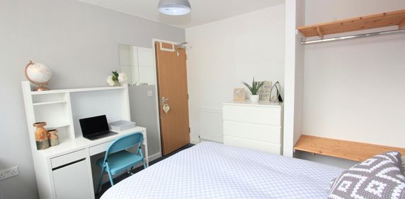 5 Bed Terraced House, Thackeray Road, SO17 - Photo 2