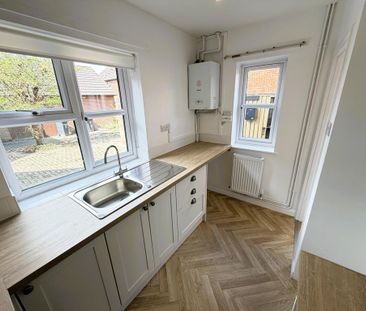 1 bedroom semi-detached house to rent - Photo 2