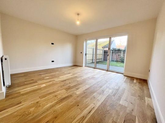 4 bedroom semi-detached house to rent - Photo 1