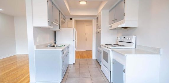 🟢UN MOIS GRATUIT*🟢 🏡 1 chambre lumineuse |1 290 $/mois - Photo 2