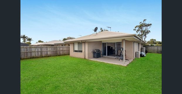 Impeccable Family Living only 800m from the Waterfront - Photo 1