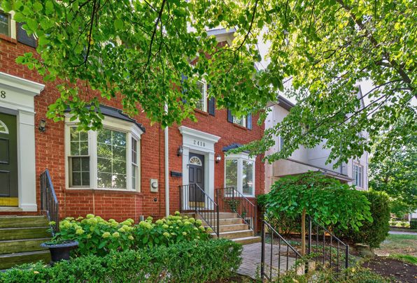 For Lease - 2410 Marine Drive, Oakville, Ontario - Photo 1