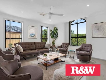 STUNNING 4 BEDROOM FAMILY HOME !! - Photo 2