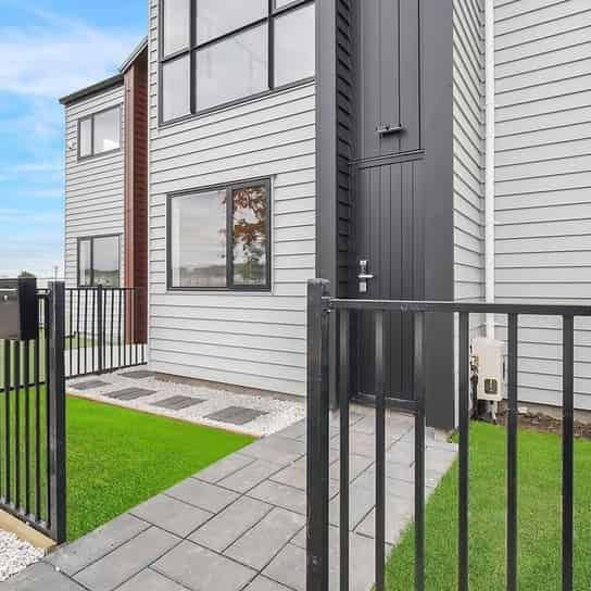 Stunning 4 Bedroom House - Photo 1