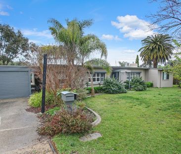 SPACIOUS FAMILY HOME WITH ADDED SELF-CONTAINED UNIT - Photo 1