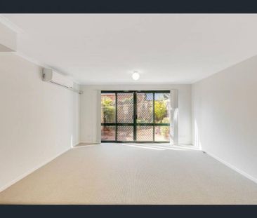 Perfectly Positioned Townhouse Just Steps From the CBD - Photo 3