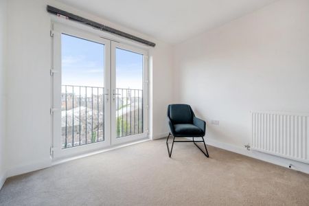 3 bedroom flat to rent - Photo 3