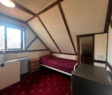 1 bedroom in a house share to rent - Photo 1