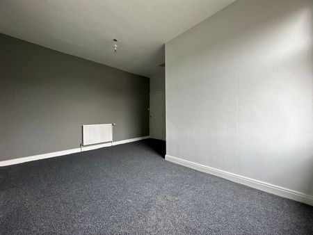 3 Bed Semi-Detached House, Elland Road, LS27 - Photo 3