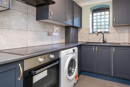 1 bed Flat To Let - Photo 4