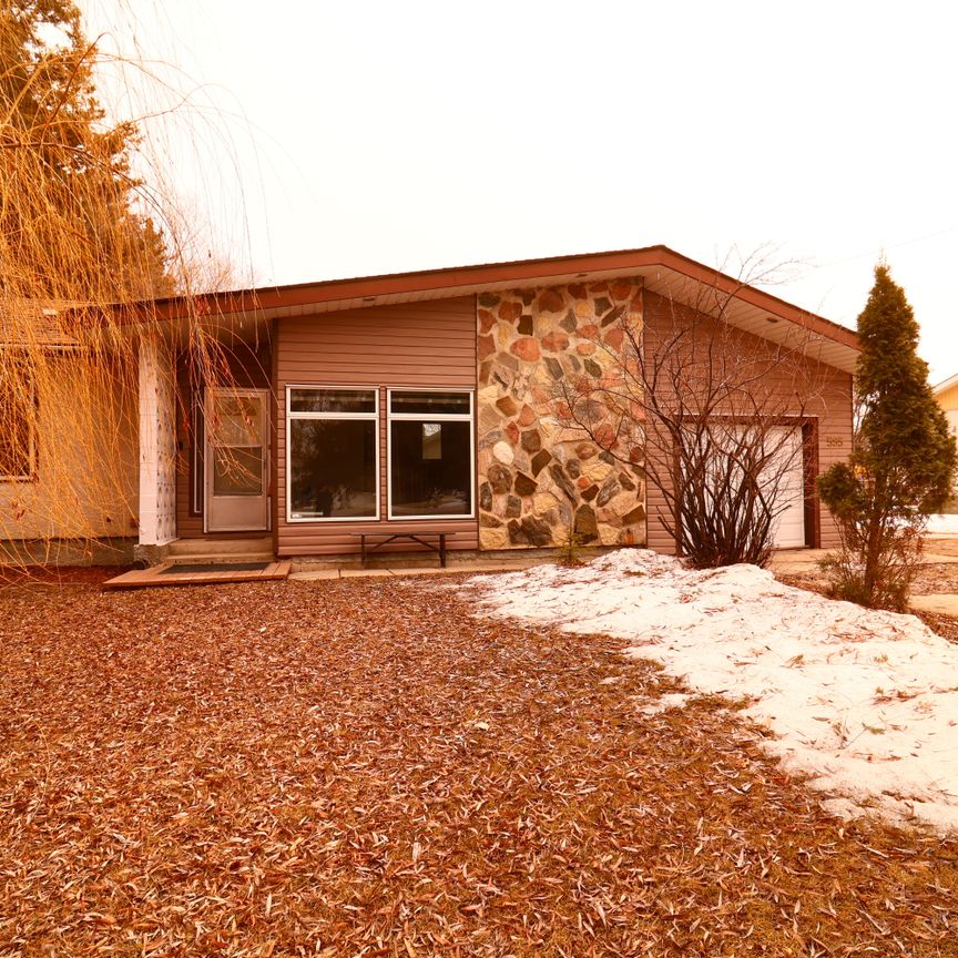 Holland Street, Dugald, MB - Photo 1