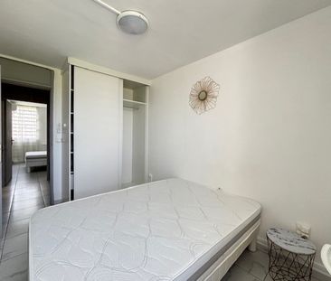 Location Appartement 5 pièces 65m² LES ABYMES 97139 - Photo 4