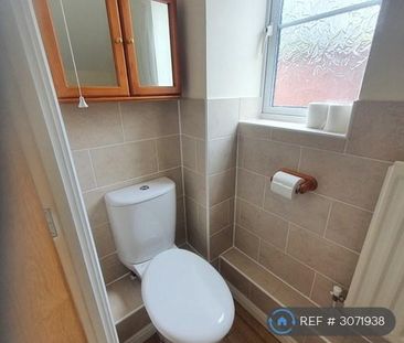 4 bedroom semi-detached house to rent - Photo 4