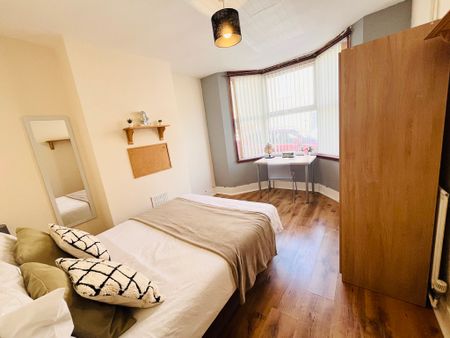 4 Bed Student Accommodation - Photo 4