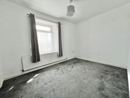 2 bedroom end of terrace house to rent - Photo 4