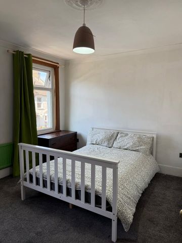 2 Bed Detached House, Brock Road, E13 - Photo 2